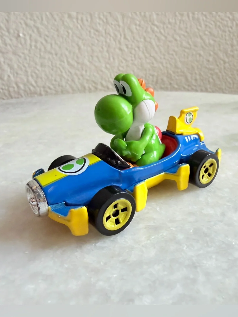 NINTENDO Mario Kart YOSHI 2018 HOT WHEELS MACH 8 Kart Mattel GBG27 Diecast Car